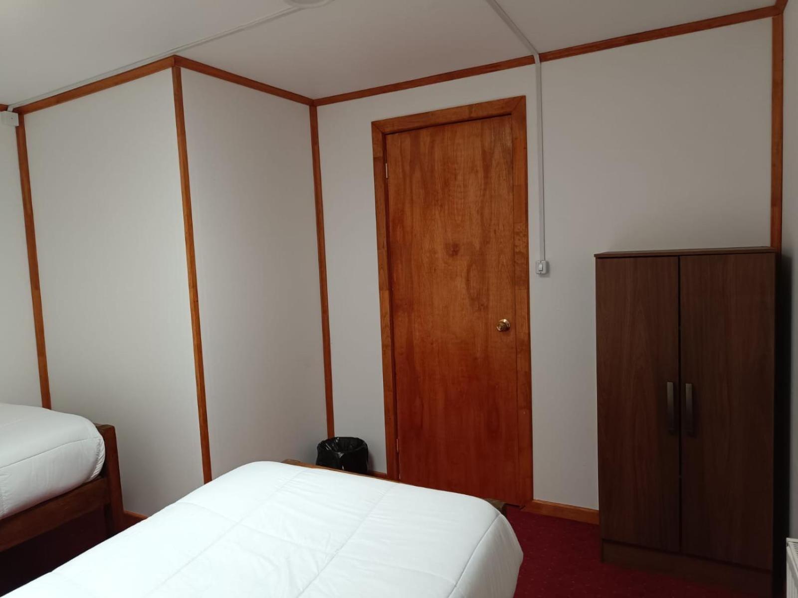 Hostal B&B Coastal Natales Пуерто-Наталес Екстер'єр фото