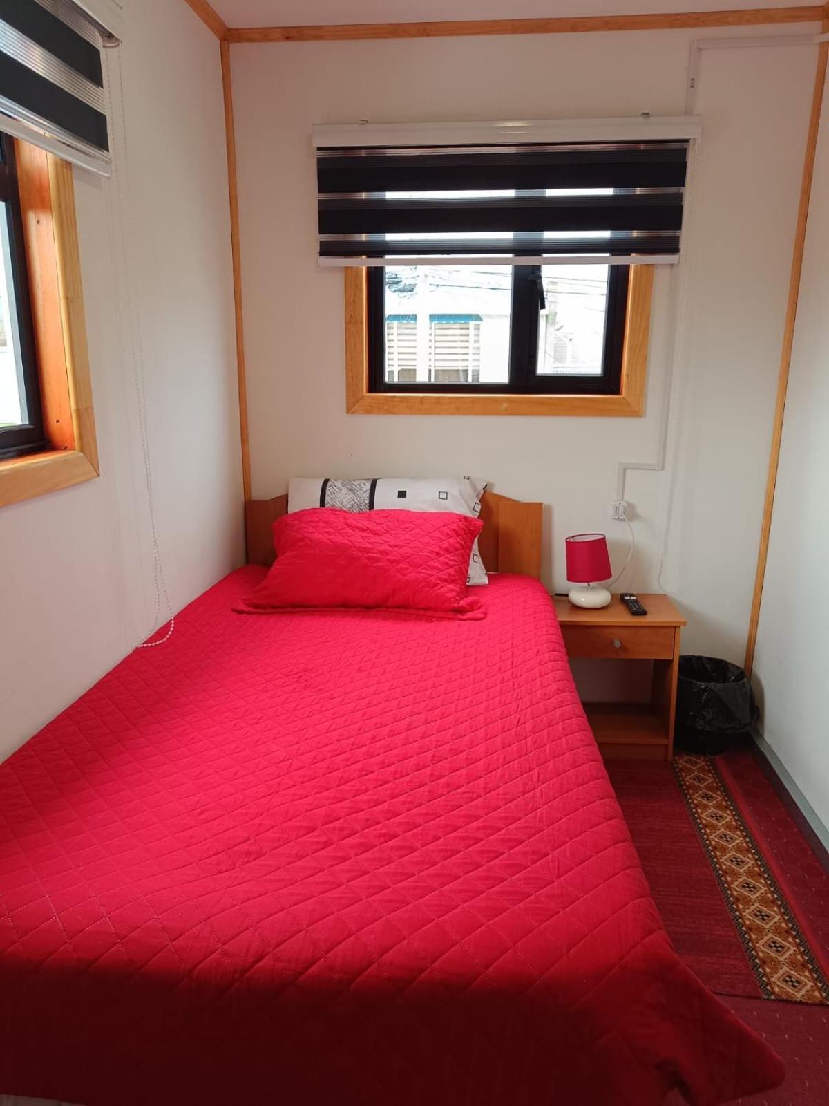 Hostal B&B Coastal Natales Пуерто-Наталес Екстер'єр фото
