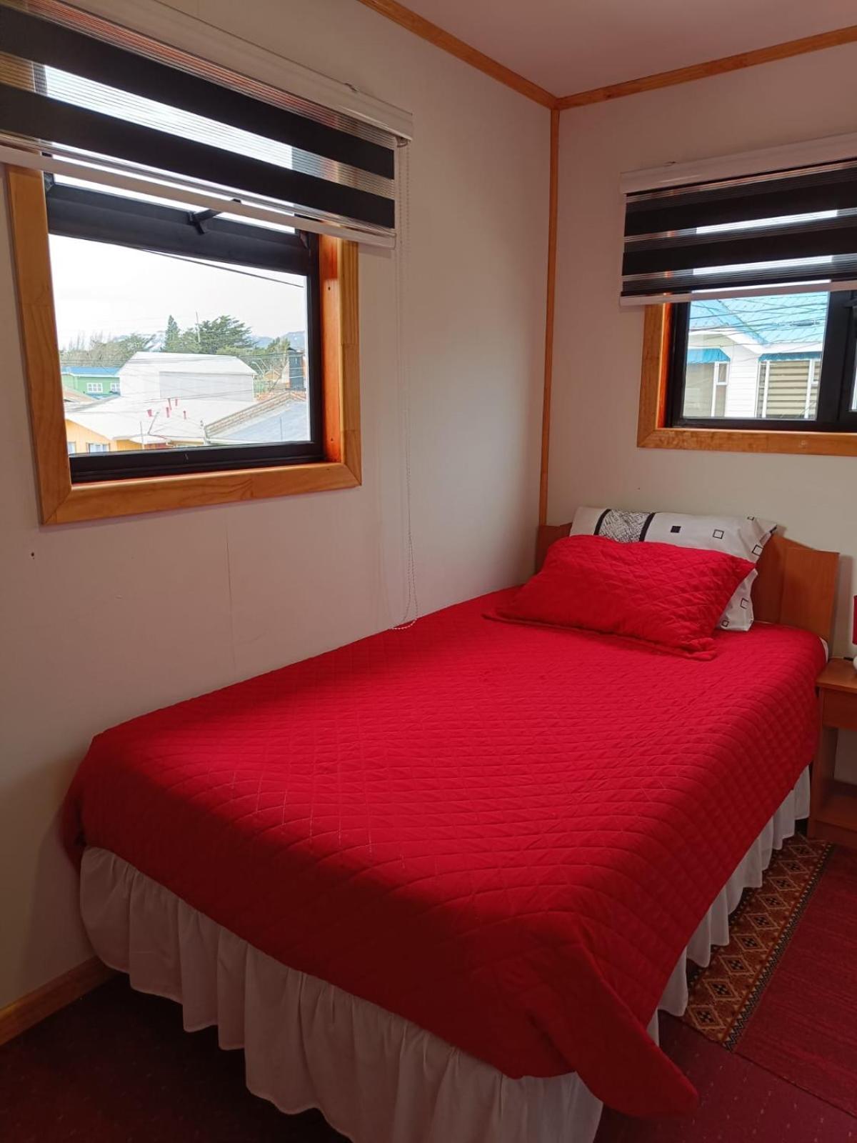 Hostal B&B Coastal Natales Пуерто-Наталес Екстер'єр фото