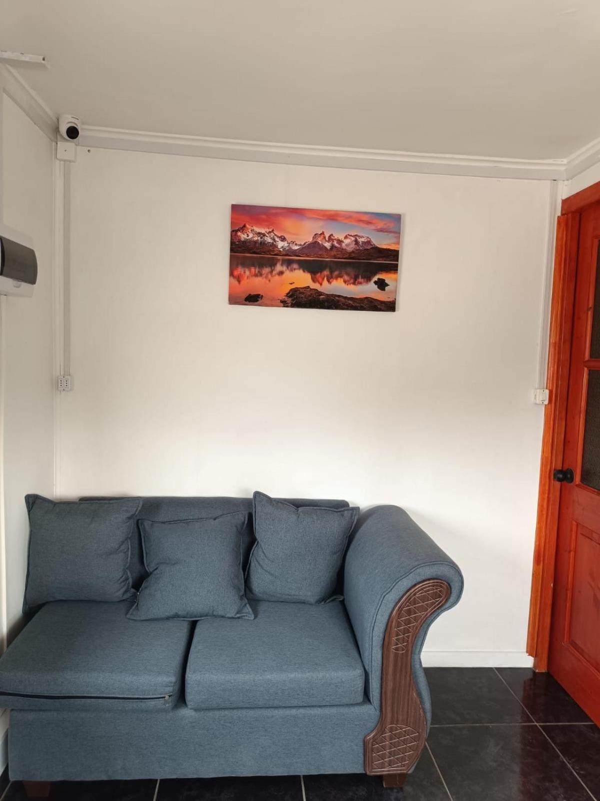Hostal B&B Coastal Natales Пуерто-Наталес Екстер'єр фото