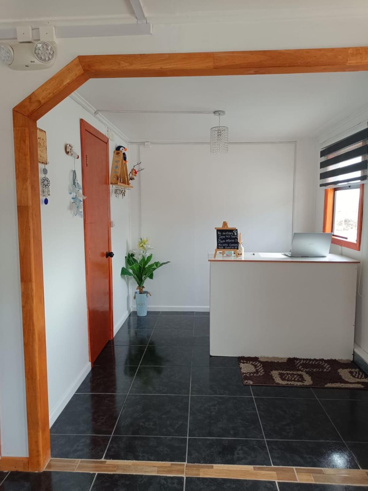 Hostal B&B Coastal Natales Пуерто-Наталес Екстер'єр фото