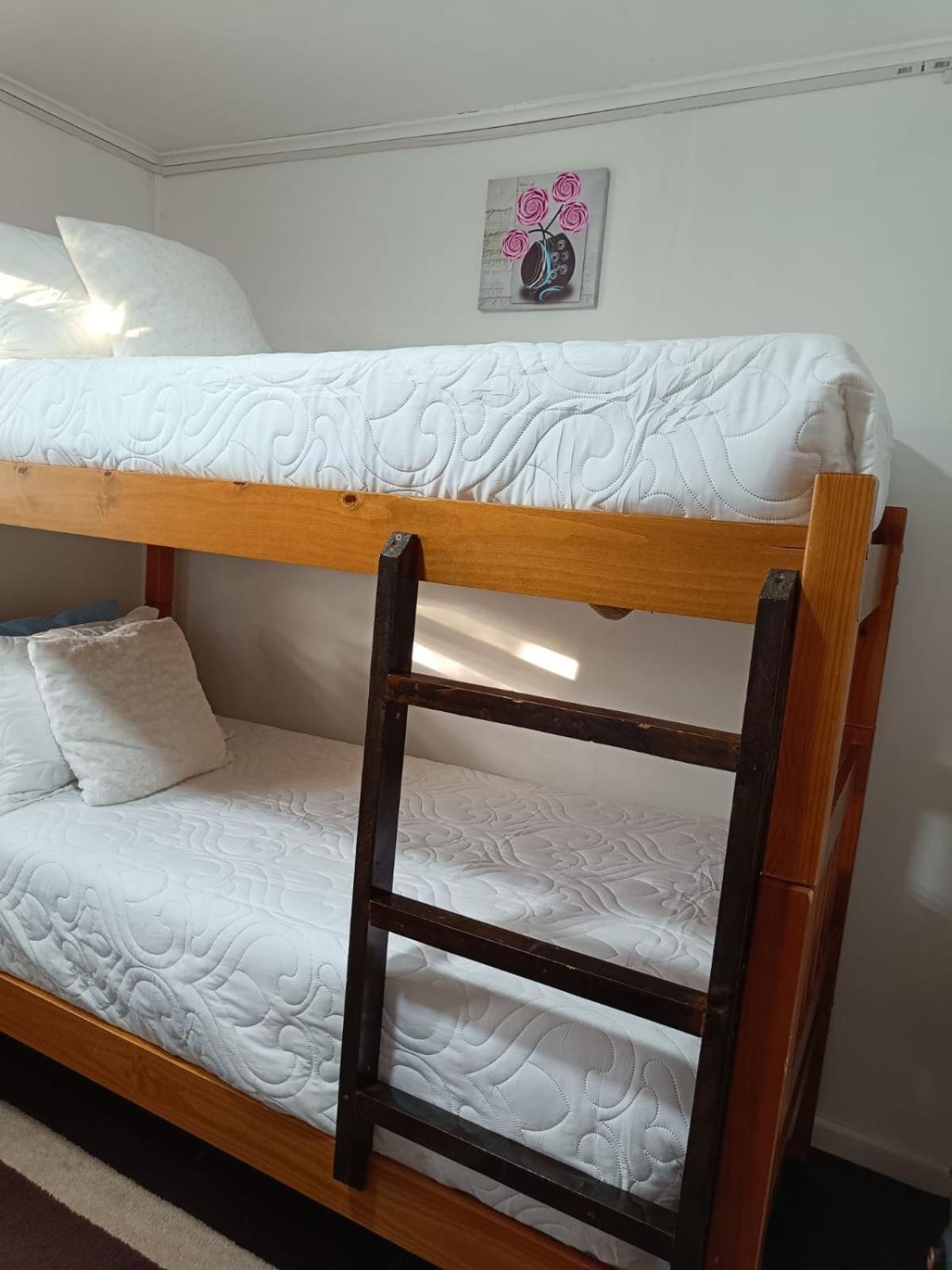 Hostal B&B Coastal Natales Пуерто-Наталес Екстер'єр фото