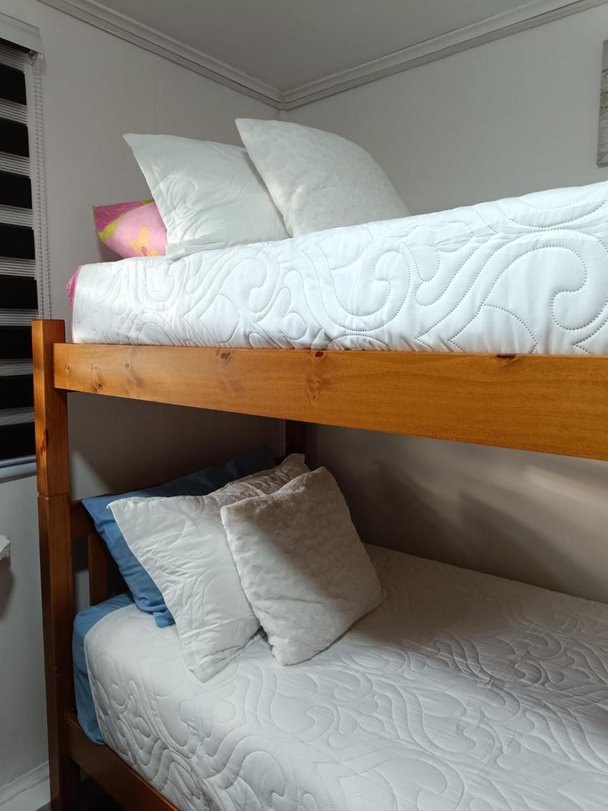 Hostal B&B Coastal Natales Пуерто-Наталес Екстер'єр фото