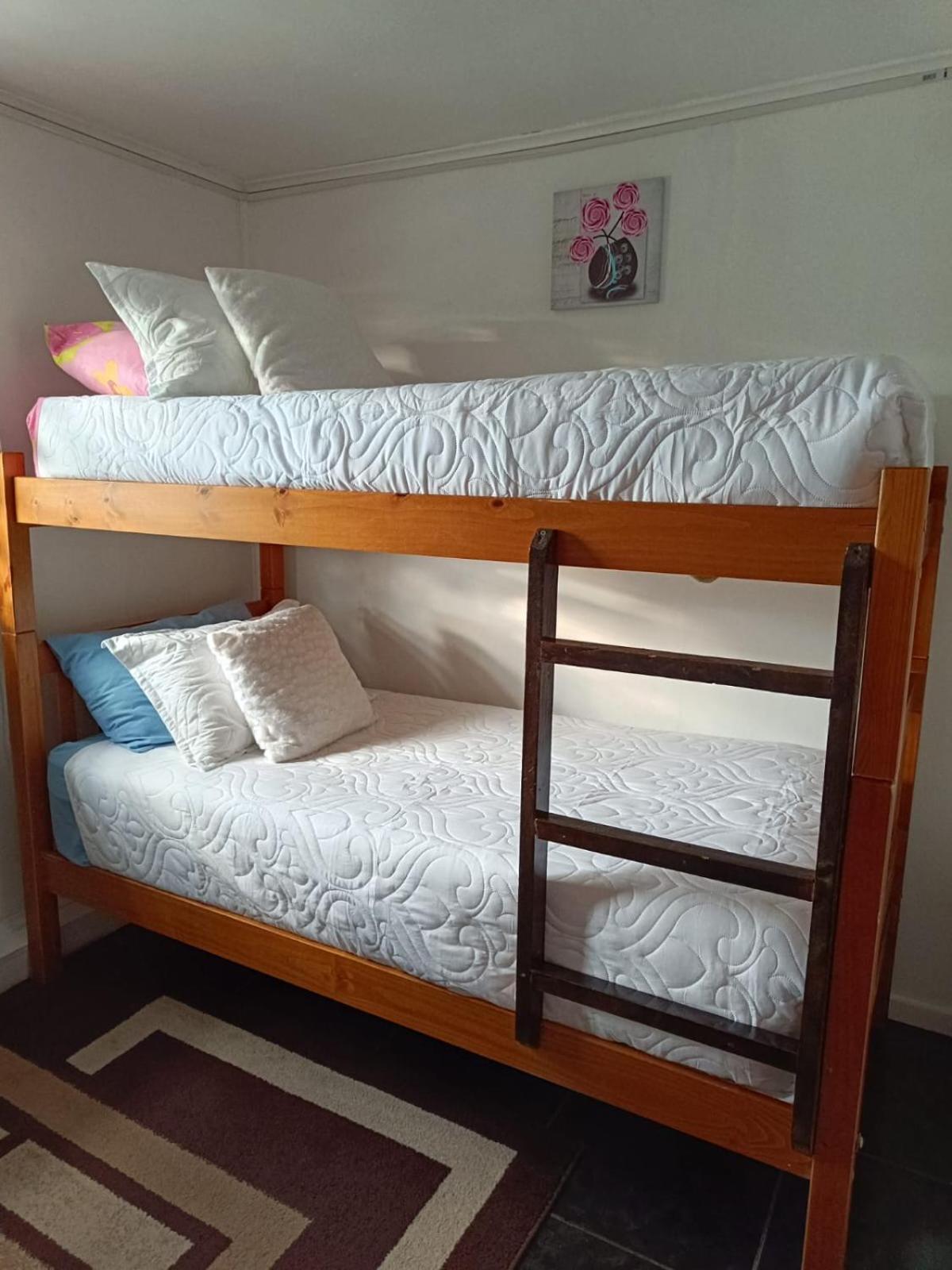 Hostal B&B Coastal Natales Пуерто-Наталес Екстер'єр фото